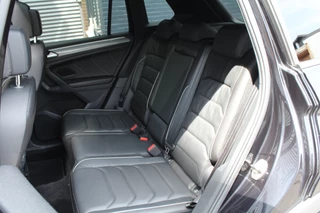 Volkswagen Tiguan Volkswagen Tiguan 1.5 TSI 150pk ACT R-Line DSG7 NL-Auto NAP Panoramadak Clima Cruise Navi Leder Keyless Dig. Cockpit El. Klep Trekhaak 1300kg - afbeelding nr 26
