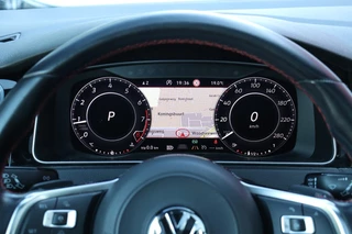 Volkswagen Golf Volkswagen Golf 7.5 GTI DSG / Vol Opties! / 230PK! / DSG / ACC / Pano / Virtual Cockpit / Camera / Navi / 19