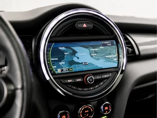 MINI Cooper Automaat (PANORAMADAK, GROOT NAVI, HEAD-UP DISPLAY, STOELVERWARMING, GETINT GLAS, SPORTSTOELEN, LEDER, CRUISE, NIEUWE APK, NIEUWSTAAT) - afbeelding nr 9