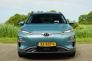 Hyundai Kona Hyundai Kona EV Premium 64 kWh Warmtepomp | Surf Blue | Leder/Stoelverwarming-koeling/LED/Carplay/Complete auto! - afbeelding nr 4