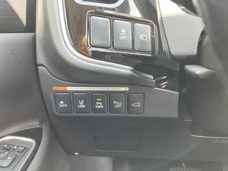 Mitsubishi Outlander Mitsubishi Outlander 2.0 PHEV Instyle+ 203 pk 4WD AUT. | 1e eigenaar | dealer onderhouden | navigatie | trekhaak | leder interieur - afbeelding nr 28