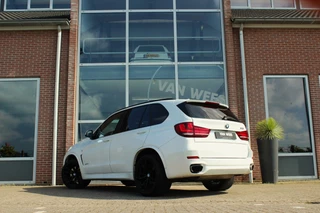 BMW X5 ➡️ BMW X5 xDrive50i F15 High Executive 7p M-sport | M-pakket | 2e eigenaar | Dakraam | Head-up | 20 inch | LED | Camera | 449 pk | 7 persoons | Harman-kardon | Keyless go/entry - afbeelding nr 3