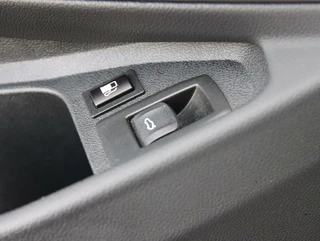 BMW 3 Serie BMW 3-serie 330e High Executive M-sport | Schuif/ kanteldak - afbeelding nr 35