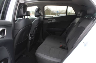 Kia Sportage Kia Sportage 1.6 T-GDi Plug-in Hybrid AWD DynamicPlusLine / Trekhaak / Panoramadak / Camera / 19'' / Matrix LED / Keyless / Virtual Cockpit / Dodehoek / DAB / Stuurverwarming - afbeelding nr 11