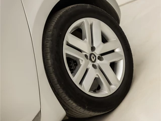 Renault Clio (NIEUW MODEL, APPLE CARPLAY, GROOT NAVI, PARKEERSENSOREN, GETINT GLAS, SPORTSTOELEN, CRUISE, LED KOPLAMPEN, NIEUWE APK, NIEUWSTAAT) - afbeelding nr 30