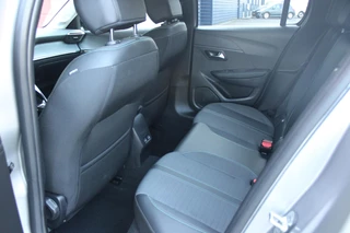 Peugeot 208 Peugeot 208 1.2 100PK AUTOMAAT ALLURE PACK | NAVIGATIE | ACHTERUITRIJ CAMERA | APPLE CARPLAY/ANDROID AUTO | LED KOPLAMPEN | LICHTMETALEN VELGEN 16