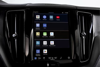 Volvo XC60 Volvo XC60 2.0 T6 Plug-in hybrid AWD Plus Dark | S/K-Panodak | Dig. Cockpit | Adapt. Cruise | Memory Stoelen | Elek. Klep | Stoel-+stuurverw. | 360 Camera | Harman/Kardon | NAV+App. Connect | LM 19