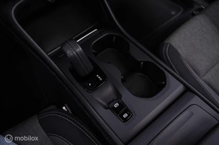 Volvo XC40 Volvo XC40 1.5 T2 Momentum | Schuifdak | Trekhaak | Camera | LED | stoel & stuurwielwarming | - afbeelding nr 35