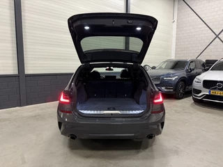 BMW 3 Serie BMW 3 Serie Touring 330e M-Sport DRAVITGRAU PANO/LASER/HEAD-UP/ADAPTIVE M-ONDERSTEL/KEYLESS/19