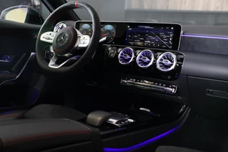 Mercedes-Benz A-Klasse Mercedes-Benz A-klasse 200 AMG 45 Look / Aut / 163 Pk / Navi / Camera / Cruise Control / F1 Flippers / Open Panoramadak / Led / 20 - afbeelding nr 6