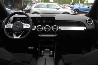 Mercedes-Benz GLB Mercedes-Benz GLB 200 Premium Plus 7p. / Panoramadak / Camera / 20'' / Sfeerverlichting / Navigatie / Dodehoek / DAB / Stoelverwarming / Cruise Control - afbeelding nr 2