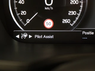 Volvo V60 Volvo V60 B3 AUT(8) MOMENTUM+ HARMAN KARDON LEDER ACC BLIS KEYLESS - afbeelding nr 16
