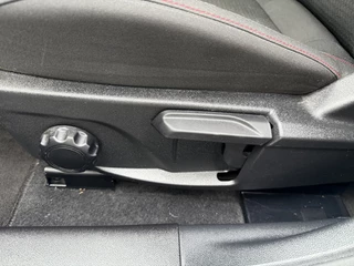Ford Focus Ford Focus Wagon 1.5 EcoBoost ST Line Business - afbeelding nr 39