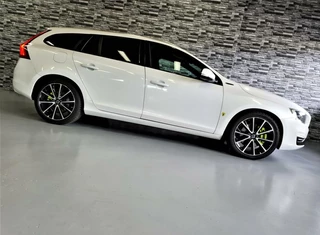 Volvo V60 Volvo V60 2.4 D5 AWD Twin Engine R Design 215PK! - afbeelding nr 3