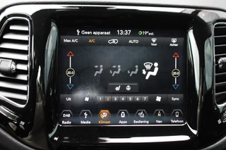 Jeep Compass Jeep Compass 1.4 MultiAIR NIGHT EAGLE / Zwart dak / Apple Carplay - afbeelding nr 35