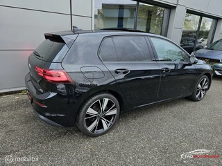 Volkswagen Golf Volkswagen Golf 1.5 eTSI DSG Panorama/IQ Light/Trekhaak/ACC - afbeelding nr 2