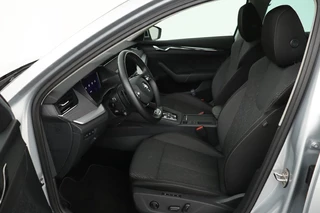 Škoda Octavia Skoda Octavia 1.0 e-TSI Business Edition Plus |  Stoelverwarming | Trekhaak | Camera | Adaptive cruise | Memory | Carplay | Side Assist | Full LED | Keyless | Park Assist | Navigatie - afbeelding nr 4