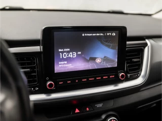 Kia Stonic (APPLE CARPLAY, GROOT NAVI, CLIMATE, ADAPTIVE CRUISE, SPORTSTOELEN, KEYLESS, CAMERA, GETINT GLAS, LM VELGEN, NIEUWSTAAT) - afbeelding nr 23