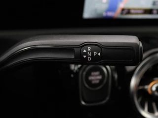 Mercedes-Benz A-Klasse Mercedes-Benz A-klasse 250e Urban | Stoelverwarming | Camera |  Sfeerverlichting | Full LED | Half leder | Park Assist | Climate control | DAB | Bluetooth | Cruise control - afbeelding nr 15