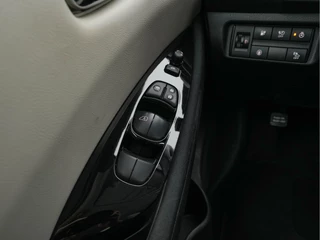 Nissan Leaf Nissan Leaf N-Connecta 40 kWh (INCL-BTW)  Aut. *ADAPTIVE-CRUISE | NAVI-FULLMAP | SURROUND-VIEW | CARPLAY | KEYLESS | BLIND-SPOT |  DIGI-COCKPIT | COMFORT-SEATS | DAB | ECC | PDC | HEATED-SEATS | 17