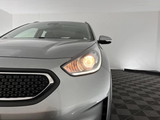 Kia Niro Kia Niro 1.6 GDi Hybrid ExecutiveLine Aut. *LEATHER-FABRIC | NAVI-FULLMAP | KEYLESS | CAMERA | COMFORT-SEATS | DIGI-COCKPIT | LANE-ASSIST | ECC | CARPLAY | PDC | 16''ALU* - afbeelding nr 24