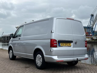 Volkswagen Transporter Volkswagen Transporter 2.0 TDI 102pk L1H1 Highline Trekhaak/Navi/Cruise/Bluetooth/Parkeersensoren - afbeelding nr 25