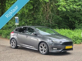 Ford Focus - 359490247-0