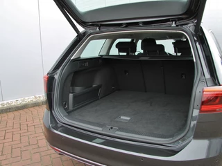 Volkswagen Passat Volkswagen Passat Variant 1.4 TSI PHEV GTE 218pk | Matrix LED | Camera - afbeelding nr 13