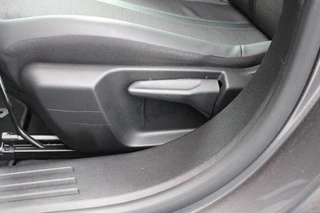 Peugeot 2008 Peugeot 2008 1.2 100PK ALLURE PACK | TREKHAAK | NAVIGATIE | APPLE CARPLAY/ANDROID AUTO | 3-D INSTRUMENTENPANEEL | ACHTERUITRIJ CAMERA | CRUISE CONTROL | LED KOPLAMPEN | CLIMATE CONTROL | 17