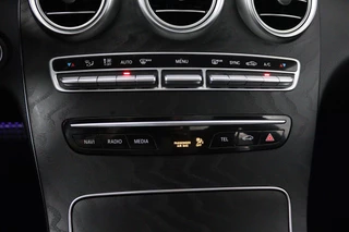 Mercedes-Benz C-Klasse Mercedes-Benz C-klasse 200 Business Solution AMG (PANORAMADAK, SFEERVERLICHTING, NAVIGATIE, CAMERA, STOELVERWARMING) - afbeelding nr 20