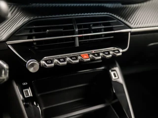 Peugeot 208 Peugeot 208 1.2 PureTech Sport (APPLE CARPLAY, GROOT NAVI, PARKEERSENSOREN, SPORTSTOELEN, LANE ASSIST, CRUISE, NIEUWE APK, NIEUWSTAAT) - afbeelding nr 9