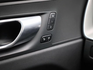 Volvo XC60 Volvo XC60 2.0 B4 D AWD R-Design | Parkeerverwarming | Schuif-/kanteldak | Trekhaak | Climate Pack | Memoryseats - afbeelding nr 28