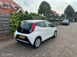 Toyota Aygo Toyota Aygo 1.0 VVT-i x-play Automaat Automaat Camera apple carplay - afbeelding nr 4