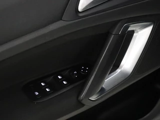 Peugeot 308 Peugeot 308 1.2 PureTech Allure [CRUISE CONTROL, CAMERA, TREKHAAK, STOELVERWARMING, DODE HOEK DETECTOR, CLIMATE CONTROL, NAVIGATIE, NIEUWSTAAT] - afbeelding nr 21