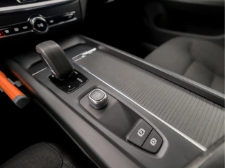 Volvo V60 Volvo V60 2.0 B3 Momentum Advantage 177Pk Automaat (APPLE CARPLAY, GROOT NAVI, ADAPTIVE CRUISE, STUUR/STOELVERWARMING, SPORTSTOELEN, PARKEERSENSOREN, NIEUWE APK, NIEUWSTAAT) - afbeelding nr 11