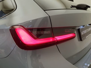 BMW 3 Serie BMW 3 Serie Touring 330e M-Sport Wegklapbare trekhaak, Panoramadak, ACC - afbeelding nr 32