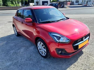 Suzuki Swift Suzuki Swift 1.2 SELECT SMART HYBRID Dodehoeksensoren | Stoelverwarming | Adaptive Cruise - afbeelding nr 3