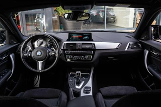 BMW 1 Serie BMW 1-serie M140i xDrive High Executive|H&K|REMUS|19'' - afbeelding nr 8