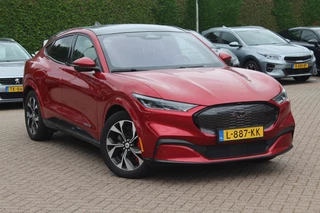Ford Mustang Mach-E Ford Mustang Mach-E Extended First Edition AWD 98 kWh / Glascoating / Panoramadak / Camera / Leder / 19'' / B&O / Keyless / DAB / Dodehoek / ACC / Navigatie / Sfeerverlichting / Stoelverwarming - afbeelding nr 29