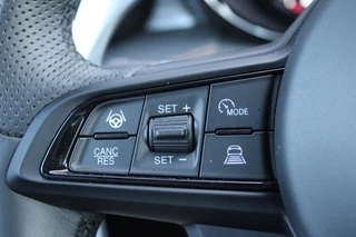 Alfa Romeo Tonale Alfa Romeo Tonale 1.5T 160PK HYbrid VELOCE | PANORAMISCH SCHUIF / KANTELDAK | LEDEREN BEKLEDING | VOORSTOELEN / STUUR VERWARMD | VOORSTOELEN GEVENTILEERD | VOORSTOELEN ELEKTRISCH VERSTELBAAR | DRAADLOOS APPLE CARPLAY / ANDROID AUTO | 360° CAMERA | AUTOMATISCH DIMMENDE BUITENSPIEGELS | 20