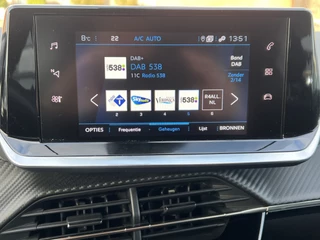 Peugeot 2008 Navigatie Clima + Cruise Controle Dab Lichtmetalen Velgen Carplay Parkeersensoren NL Auto - afbeelding nr 22