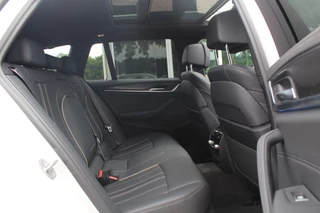 BMW 5 Serie BMW 5 Serie Touring 530e Business Ed. M Sport / Trekhaak / Panoramadak / Head-up / 19'' / Laser LED / Sfeerverlichting / Leder / Safety-pack / Stuurverwarming / Cruise Control - afbeelding nr 12