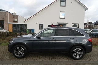 Mercedes-Benz GLC Mercedes GLC-klasse 250 4MATIC AMG-SPORT|TREKHAAK|DODEHOEK|RIJSTROOK|NAVIGATIE|DEALER ONDERHOUDEN - afbeelding nr 2