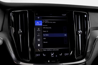 Volvo S60 Volvo S60 2.0 T5 250 PK Intro Edition - Automaat | Dig. Cockpit | Adapt. Cruise | Leder | Elek. bestuurderstoel met geheugen | Stoelverw. | PDC | Camera | NAV + App. Connect | ECC | DAB | Elek. Trekhaak | LM 19