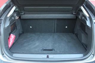 Citroën C4 Citroen C4 1.2 130PK FEEL PACK | NAVIGATIE | HEAD UP DISPLAY | ACHTERUITRIJ CAMERA | APPLE CARPLAY/ANDROID AUTO | LICHTMETALEN VELGEN | PARKEER SENSOREN | CLIMATE CONTROL | AFNEEMBARE TREKHAAK | EXTRA GETINTE ACHTER RUITEN | - afbeelding nr 8
