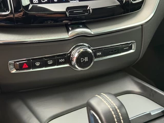 Volvo XC60 Volvo XC60 2.0 T6 R DESIGN RECHARGE Long Range Panodak ACC 21 Inch - afbeelding nr 44