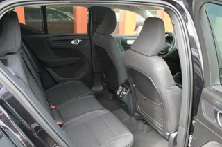 Volvo XC40 Volvo XC40 T3 Momentum Business | Parkeercamera | Stoelverwarming | Trekhaak | Pilot Assist | Keyless - afbeelding nr 18
