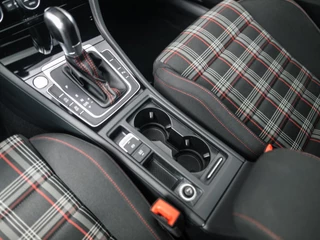 Volkswagen Golf Volkswagen Golf 2.0 TSI GTI Performance Pano Keyless Virtual Trekhaak - afbeelding nr 31