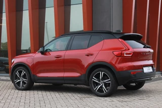 Volvo XC40 Volvo XC40 T5 Recharge R-Design | Panoramadak | Stoelverwarming | Parkeercamera | Keyless | Glossy Black - afbeelding nr 3