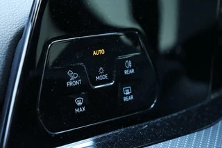 Volkswagen Golf Volkswagen Golf 8 Variant 1.5 eTSI / 3x R-Line / DSG / ACC / Matrix / DAB / LED / Trekhaak / 19